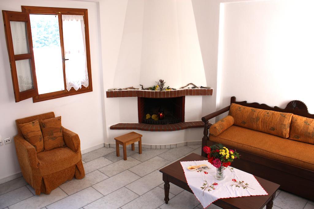 Matina - Stavros Traditional Houses Koronos Стая снимка